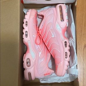 Nike Womens air max plus pink sneakers
